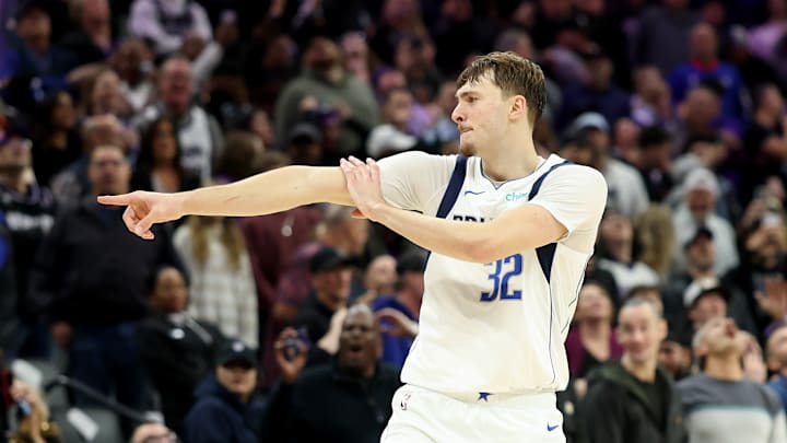 Dallas Mavericks v Sacramento Kings Dallas Mavericks v Sacramento Kings