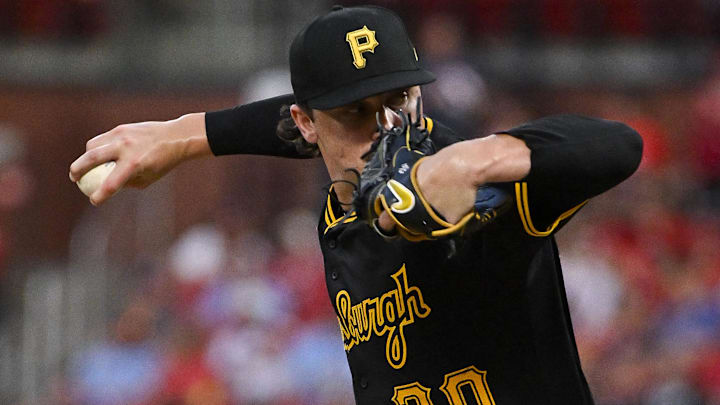 Pittsburgh Pirates starting pitcher Paul Skenes (30) pitches against the St. Louis Cardinals during the first inning at Busch Stadium. 