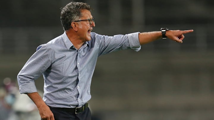 Colombiano tem 62 anos e substitui Wesley Carvalho