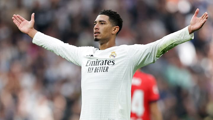 Le Real Madrid s'apprête à dévoiler un sublime maillot. Le Real Madrid s'apprête à dévoiler un sublime maillot.