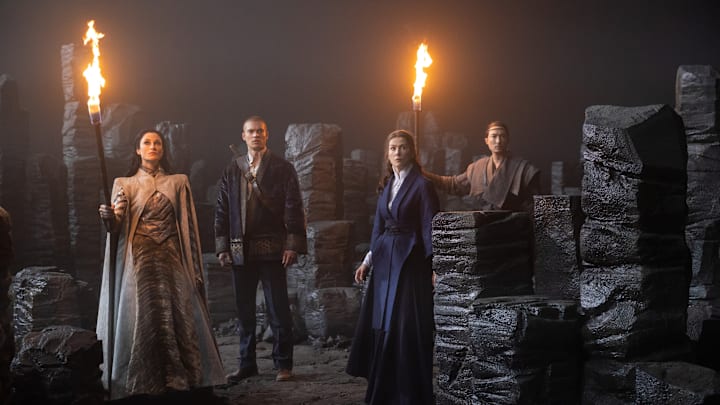 Natasha O'Keeffe (Lanfear), Josha Stradowski (Rand al'Thor), Rosamund Pike (Moiraine Damodred), Daniel Henney (Lan Mandragoran)