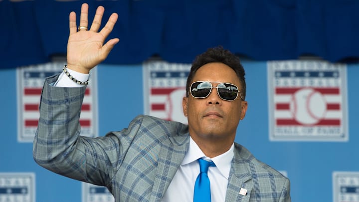 El legendario ex segunda base, Roberto Alomar, es uno de los boricuas exaltados al Salón de la Fama de MLB
