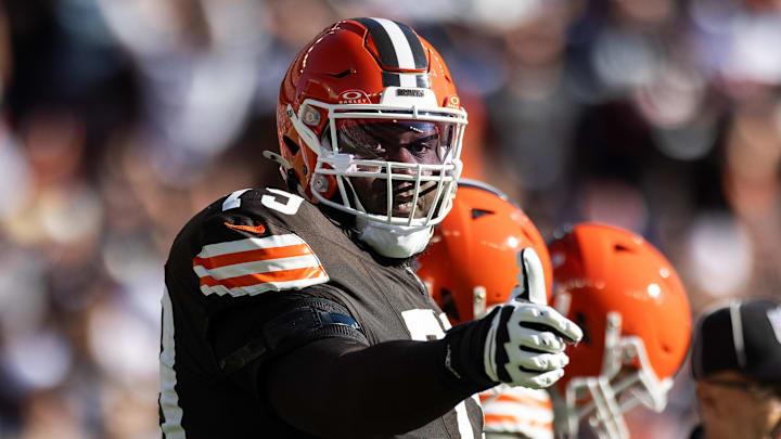 Sep 8, 2024; Cleveland, Ohio, USA; Cleveland Browns offensive tackle Dawand Jones (79) gives a thumbs up as he heads to the line of scrimmage against the Dallas Cowboys during the second quarter at Huntington Bank Field. Mandatory Credit: Scott Galvin-Imagn Images Sep 8, 2024; Cleveland, Ohio, USA; Cleveland Browns offensive tackle Dawand Jones (79) gives a thumbs up as he heads to the line of scrimmage against the Dallas Cowboys during the second quarter at Huntington Bank Field. Mandatory Credit: Scott Galvin-Imagn Images