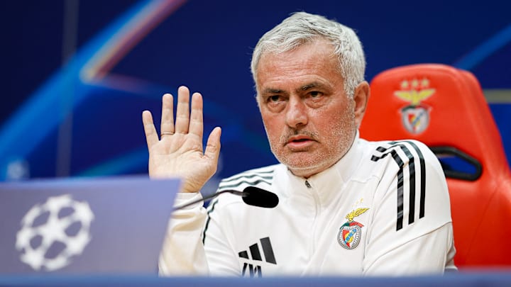 FBL-EUR-C1-BENFICA-PRESSER