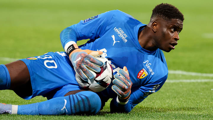 Brice Samba gardera les buts du RC Lens face à l'AS Monaco.