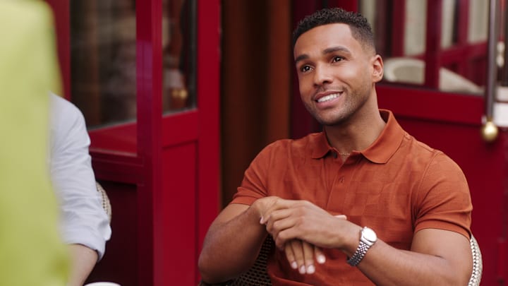 Emily in Paris. Lucien Laviscount as Alfie in episode 410 of Emily in Paris. 
