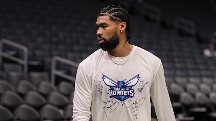 Dec 28, 2024; Charlotte, North Carolina, USA; Charlotte Hornets center Nick Richards (4) during pregame warmups against the Oklahoma City Thunder at Spectrum Center. Mandatory Credit: Jim Dedmon-Imagn Images Dec 28, 2024; Charlotte, North Carolina, USA; Charlotte Hornets center Nick Richards (4) during pregame warmups against the Oklahoma City Thunder at Spectrum Center. Mandatory Credit: Jim Dedmon-Imagn Images