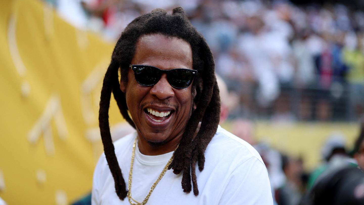 Jay-Z Goes Viral for New Look at Knicks-Spurs Game 3 of NBA 