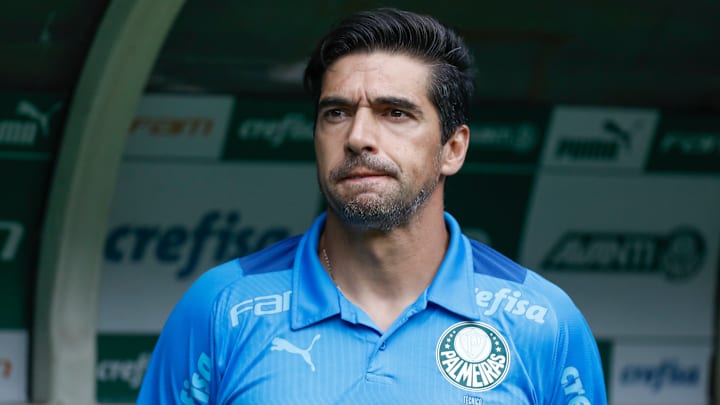 Abel Ferreira tem contrato até o final da próxima temporada (dezembro de 2024) com o Palmeiras. Abel Ferreira tem contrato até o final da próxima temporada (dezembro de 2024) com o Palmeiras.