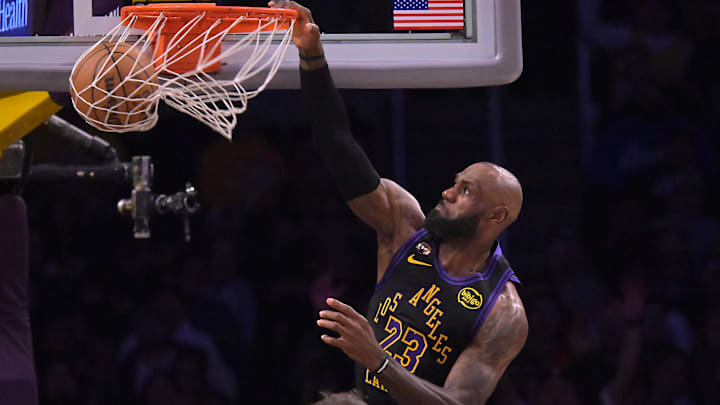 LeBron James tiene contrato con los Lakers hasta finales de junio