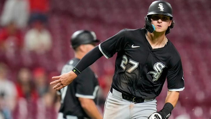 Chicago White Sox outfielder Brooks Baldwin (27) runs home against the Cincinnati Reds at Great American Ball Park.