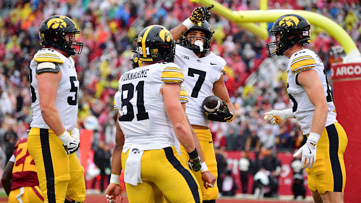 Nov 15, 2025; Los Angeles, California, USA; Iowa Hawkeyes wide receiver Dayton Howard (7) celebrates his touchdown scored against the Southern California Trojans during the first half at the Los Angeles Memorial Coliseum. Mandatory Credit: Gary A. Vasquez-Imagn Images Nov 15, 2025; Los Angeles, California, USA; Iowa Hawkeyes wide receiver Dayton Howard (7) celebrates his touchdown scored against the Southern California Trojans during the first half at the Los Angeles Memorial Coliseum. Mandatory Credit: Gary A. Vasquez-Imagn Images