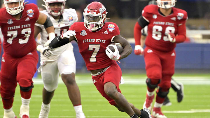 Dec 17, 2022; Inglewood, CA, USA;   Fresno State Bulldogs running back Jordan Mims (7) runs for a