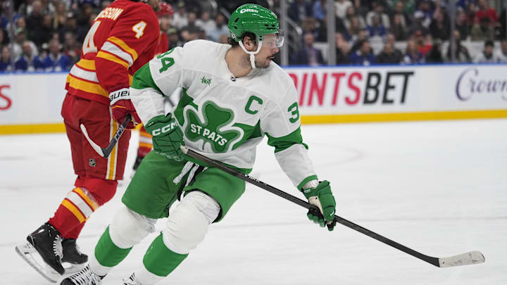 Mar 17, 2025; Toronto, Ontario, CAN; Toronto Maple Leafs forward Auston Matthews (34) looks for the puck during the first period against the Calgary Flames at Scotiabank Arena. Mandatory Credit: John E. Sokolowski-Imagn Images Mar 17, 2025; Toronto, Ontario, CAN; Toronto Maple Leafs forward Auston Matthews (34) looks for the puck during the first period against the Calgary Flames at Scotiabank Arena. Mandatory Credit: John E. Sokolowski-Imagn Images