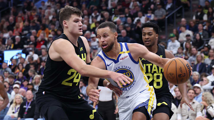  Golden State Warriors guard Stephen Curry (30) drives against Utah Jazz center Walker Kessler (24) during the second quarter at Delta Center. Mandatory Credit: Rob Gray-Imagn Images