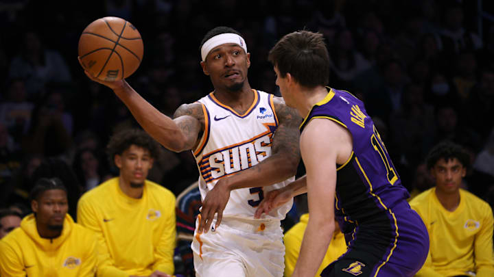 Phoenix Suns v Los Angeles Lakers