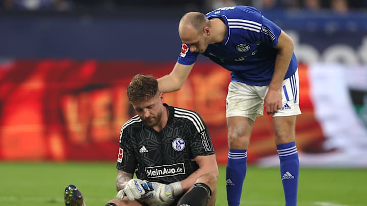 Torhüter Ralf Fährmann musste in der 1.Halbzeit ausgewechselt werden