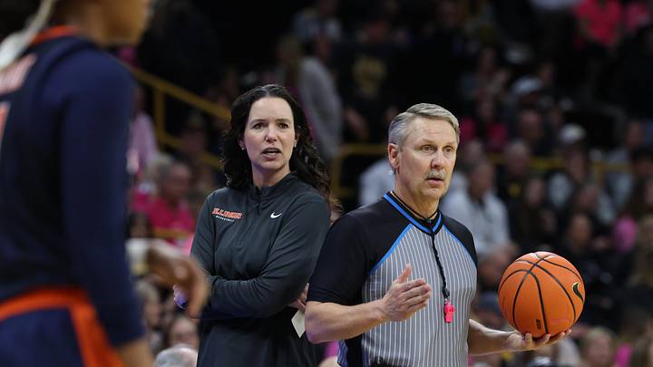 Feb 25, 2024; Iowa City, Iowa, USA; Illinois Fighting Illini head coach Shauna Green watches her team play the Iowa Hawkeyes during the second half at Carver-Hawkeye Arena. Mandatory Credit: Reese Strickland-Imagn Images Feb 25, 2024; Iowa City, Iowa, USA; Illinois Fighting Illini head coach Shauna Green watches her team play the Iowa Hawkeyes during the second half at Carver-Hawkeye Arena. Mandatory Credit: Reese Strickland-Imagn Images