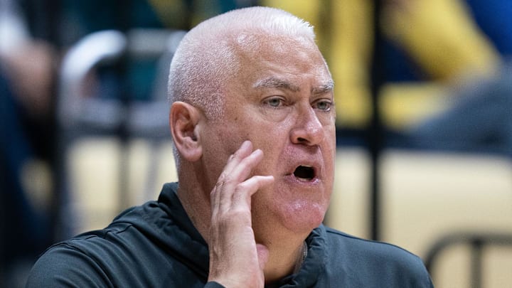 February 22, 2024; Berkeley, California, USA; Oregon State Beavers head coach Wayne Tinkle instructs against the California Golden Bears during the first half at Haas Pavilion. Mandatory Credit: Kyle Terada-Imagn Images
