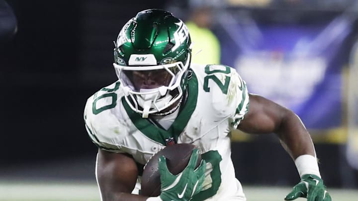 Oct 20, 2024; Pittsburgh, Pennsylvania, USA;  New York Jets running back Breece Hall (20) runs he ball against the Pittsburgh Steelers during the third quarter at Acrisure Stadium. 