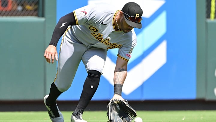 Aug 28, 2025; St. Louis, Missouri, USA; Pittsburgh Pirates left fielder Tommy Pham (28) scoops up a ball hit by the St. Louis Cardinals to left field at Busch Stadium. Mandatory Credit: Tim Vizer-Imagn Images Aug 28, 2025; St. Louis, Missouri, USA; Pittsburgh Pirates left fielder Tommy Pham (28) scoops up a ball hit by the St. Louis Cardinals to left field at Busch Stadium. Mandatory Credit: Tim Vizer-Imagn Images