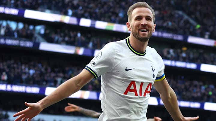 É o maior artilheiro dos Spurs com 280 gols marcados até então 