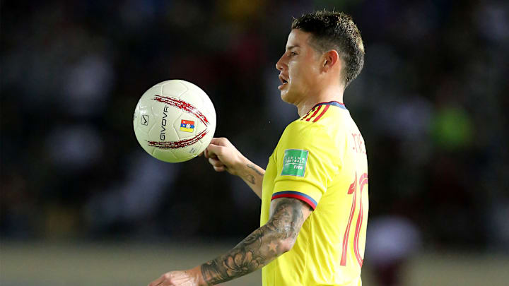 James Rodríguez está à disposição do mercado. 