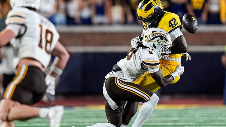 Western Michigan cornerback Jarvarius Sims breaks up a pass.