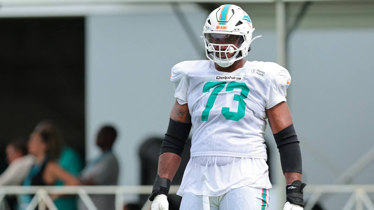 Under Pressure: Five Dolphins Players in the Spotlight in Week 3