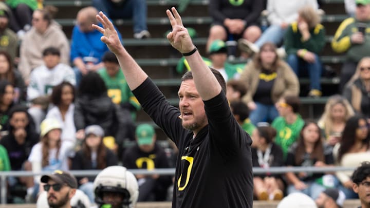 Oregon coach Dan Lanning rallies his team during warmups before the Oregon Spring game at Autzen in Eugene April 26, 2025