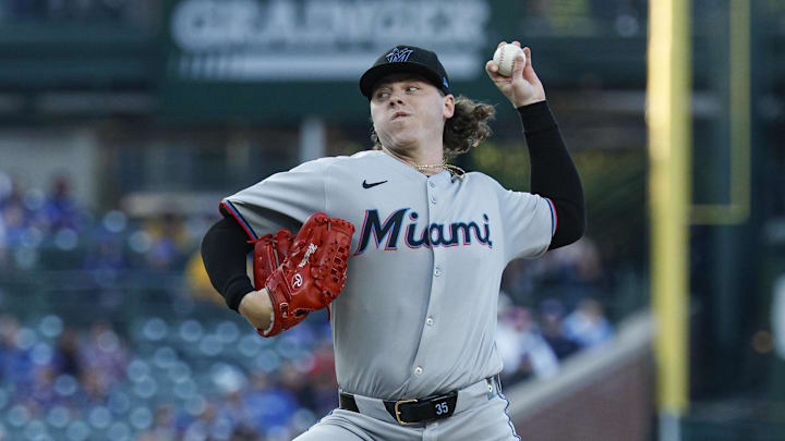Miami Marlins starting pitcher Ryan Weathers (35) delivers a pitch against the Chicago Cubs during the first inning at Wrigley Field. 
