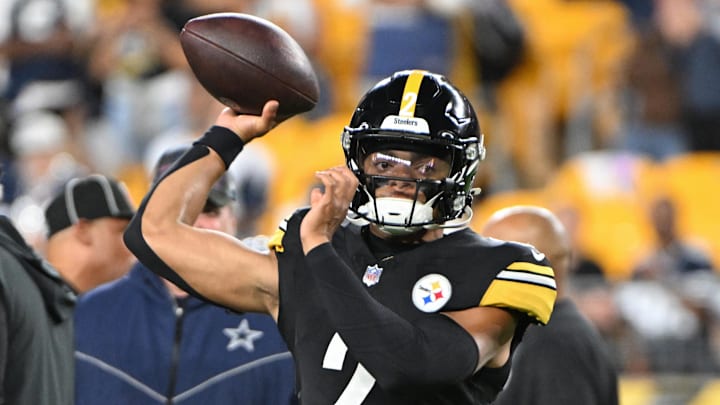 Oct 6, 2024; Pittsburgh, Pennsylvania, USA; Pittsburgh Steelers quarterback Justin Fields (2) warms up for a game against the Dallas Cowboys at Acrisure Stadium. Mandatory Credit: Barry Reeger-Imagn Images





