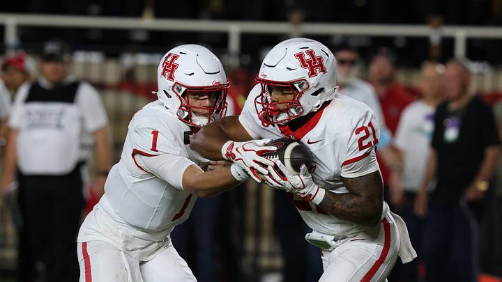 Sep 18, 2026; Lubbock, Texas, USA; Houston Cougars quarterback Conner Weigman (1) gives the ball to running back Makhi Huges (21) in the second half against the Texas Tech Red Raiders at Galaxy Stadium. Mandatory Credit: Michael C. Johnson-Imagn Images Sep 18, 2026; Lubbock, Texas, USA; Houston Cougars quarterback Conner Weigman (1) gives the ball to running back Makhi Huges (21) in the second half against the Texas Tech Red Raiders at Galaxy Stadium. Mandatory Credit: Michael C. Johnson-Imagn Images