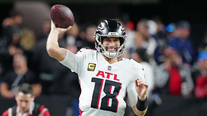 Dec 16, 2024; Paradise, Nevada, USA; Atlanta Falcons quarterback Kirk Cousins (18) warms up before a game against the Las Vegas Raiders at Allegiant Stadium. Dec 16, 2024; Paradise, Nevada, USA; Atlanta Falcons quarterback Kirk Cousins (18) warms up before a game against the Las Vegas Raiders at Allegiant Stadium.