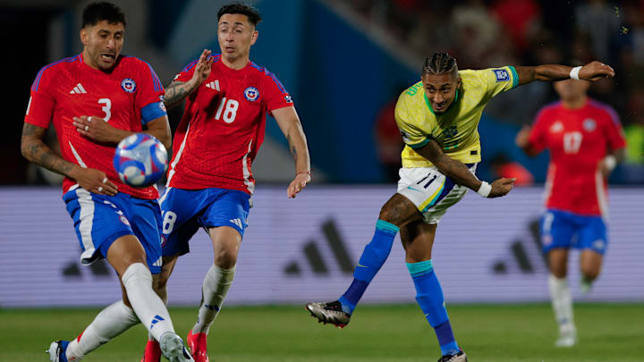 Brasil e Chile se enfrentam no Maracanã