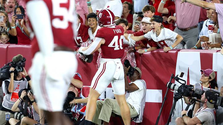 Sep 26, 2026; Tuscaloosa, Alabama, USA; Alabama Crimson Tide tight end Josh Ford (40) celebrates his touchdown pass with fans during the second quarter against the South Carolina Gamecocks at Saban Field at Bryant-Denny Stadium. Mandatory Credit: David Leong-Imagn Images Sep 26, 2026; Tuscaloosa, Alabama, USA; Alabama Crimson Tide tight end Josh Ford (40) celebrates his touchdown pass with fans during the second quarter against the South Carolina Gamecocks at Saban Field at Bryant-Denny Stadium. Mandatory Credit: David Leong-Imagn Images