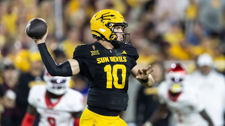 Oct 25, 2025; Tempe, Arizona, USA; Arizona State Sun Devils quarterback Sam Leavitt (10) against the Houston Cougars in the second half at Mountain America Stadium. Mandatory Credit: Mark J. Rebilas-Imagn Images Oct 25, 2025; Tempe, Arizona, USA; Arizona State Sun Devils quarterback Sam Leavitt (10) against the Houston Cougars in the second half at Mountain America Stadium. Mandatory Credit: Mark J. Rebilas-Imagn Images