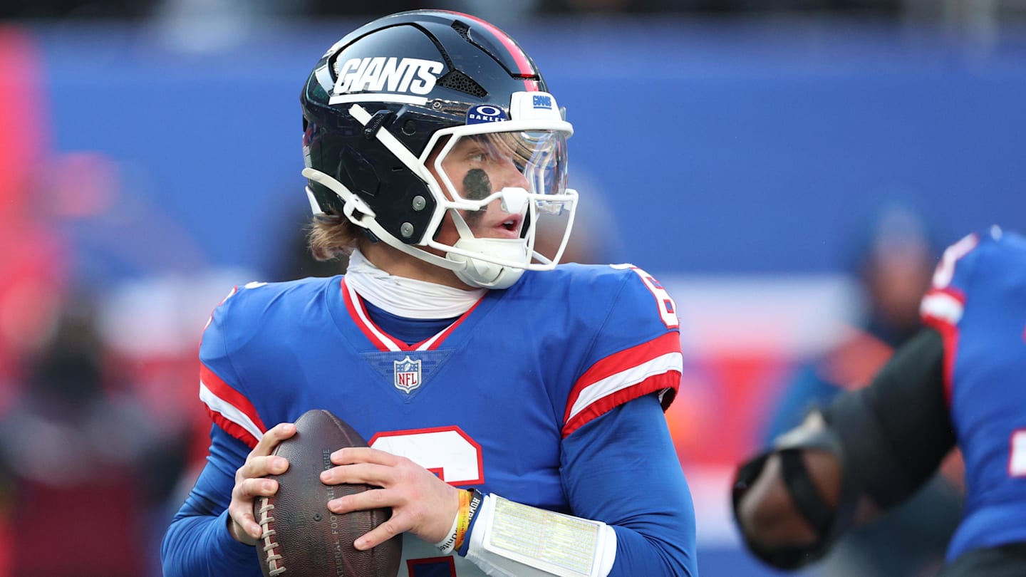 The NFLs hottest rookie  - comparing values of Jaxson Dart Panini vs Topps trading cards