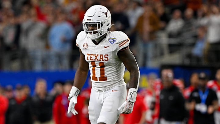 Jan 10, 2025; Arlington, TX, USA; Texas Longhorns linebacker Colin Simmons (11) in action during the game between the Texas Longhorns and the Ohio State Buckeyes at AT&T Stadium. Mandatory Credit: Jerome Miron-Imagn Images Jan 10, 2025; Arlington, TX, USA; Texas Longhorns linebacker Colin Simmons (11) in action during the game between the Texas Longhorns and the Ohio State Buckeyes at AT&T Stadium. Mandatory Credit: Jerome Miron-Imagn Images