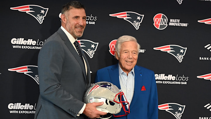 Mike Vrabel (left) New England Patriots owner Robert Kraft
