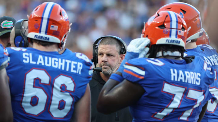 Nov 16, 2024; Gainesville, Florida, USA; Florida Gators head coach Billy Napier huddles up with teammates against the LSU Tigers during the first half at Ben Hill Griffin Stadium. Mandatory Credit: Kim Klement Neitzel-Imagn Images
