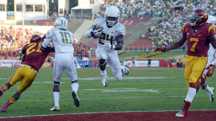 In 2012 with Marcus Mariota and Kenjon Barner powering the offense, the Ducks cranked out 49.6 points a game, including a 62-51 win against USC in The Coliseum on November 2nd.
