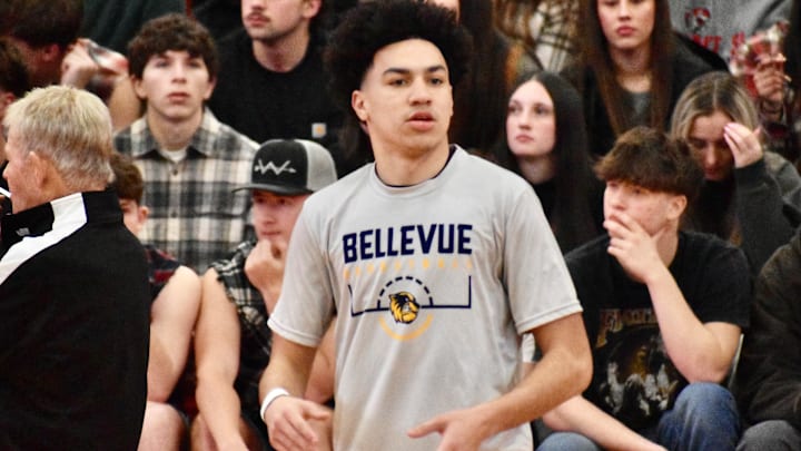 Bryce Smith and reigning 3A KingCo champion Belleuve registered first win over reigning 4A champion Mount Si since 2014 - 55-44 Bryce Smith and reigning 3A KingCo champion Belleuve registered first win over reigning 4A champion Mount Si since 2014 - 55-44