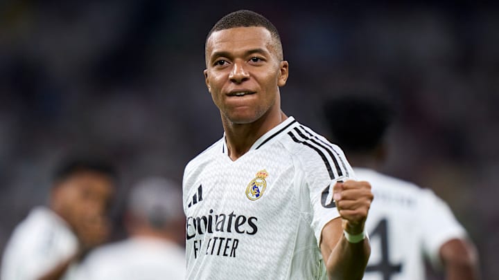 Kylian Mbappé se chambre avec Thibaut Courtois.