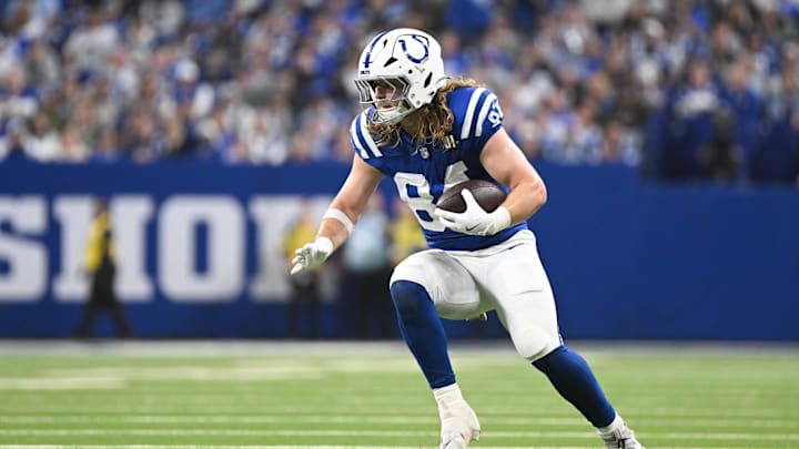 Oct 26, 2025; Indianapolis, Indiana, USA; Indianapolis Colts tight end Tyler Warren (84) rushes during the third quarter against the Tennessee Titans at Lucas Oil Stadium. Mandatory Credit: Robert Goddin-Imagn Images Oct 26, 2025; Indianapolis, Indiana, USA; Indianapolis Colts tight end Tyler Warren (84) rushes during the third quarter against the Tennessee Titans at Lucas Oil Stadium. Mandatory Credit: Robert Goddin-Imagn Images