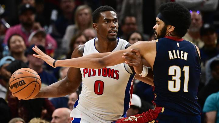 May 11, 2026; Cleveland, Ohio, USA; Cleveland Cavaliers center Jarrett Allen (31) guards Detroit Pistons center Jalen Duren (0) during the second half of game four in the second round of the 2026 NBA Playoffs at Rocket Arena. Mandatory Credit: Ken Blaze-Imagn Images