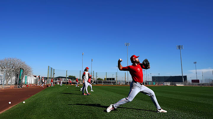 Cincinnati Reds pitcher Buck Farmer long tosses during Cincinnati Reds spring training workouts, Saturday, Feb. 17, 2024, in Goodyear, Ariz.