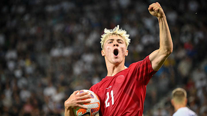 TOPSHOT-FBL-EURO-2024-QUALIFIER-SLO-DEN