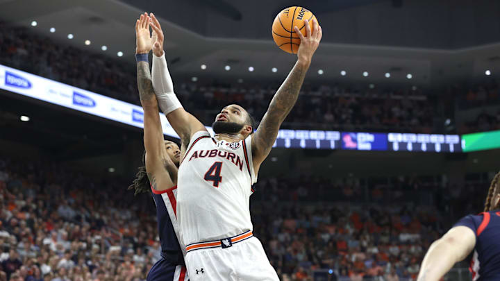 Auburn Tigers center Johni Broome (4)