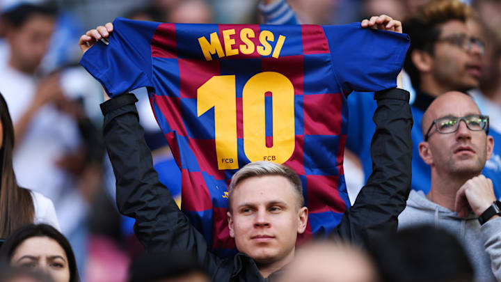 fan con la camiseta de Leo Messi fan con la camiseta de Leo Messi